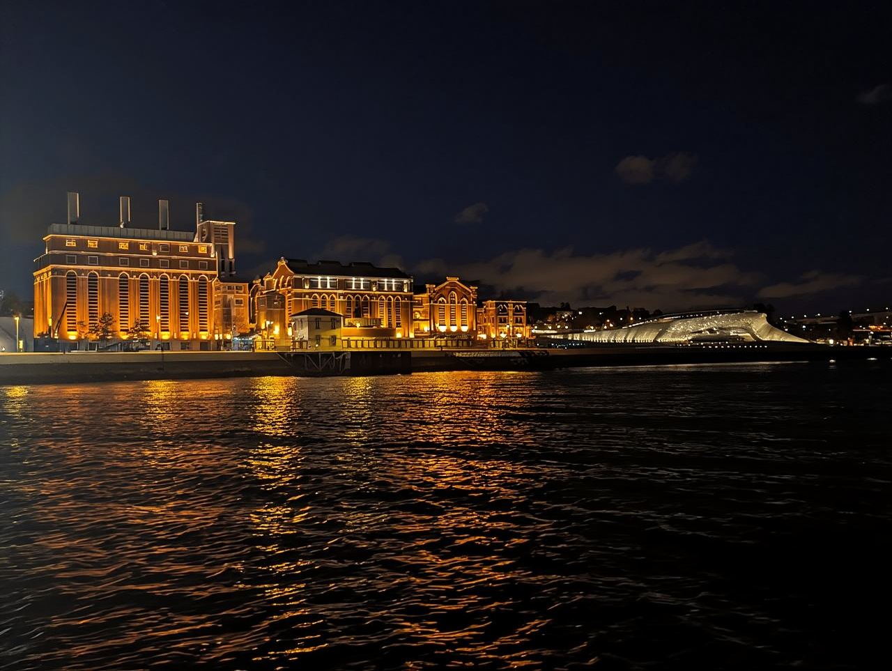 Lisbon: Scenic Day & Sunset Boat Tour with a Drink