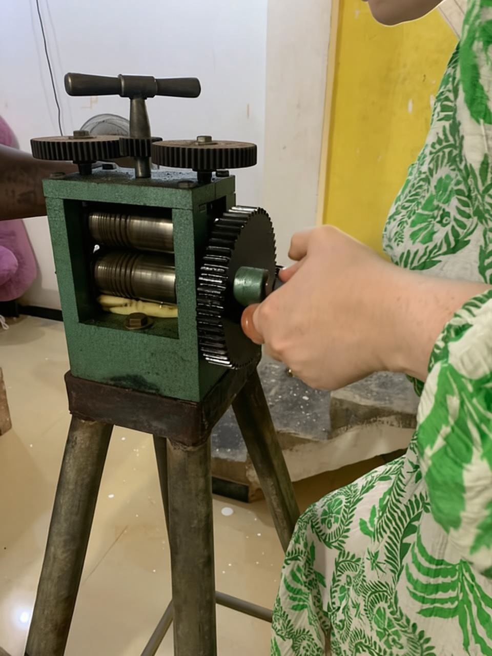 아항가마: 전통 보석 제작 워크숍