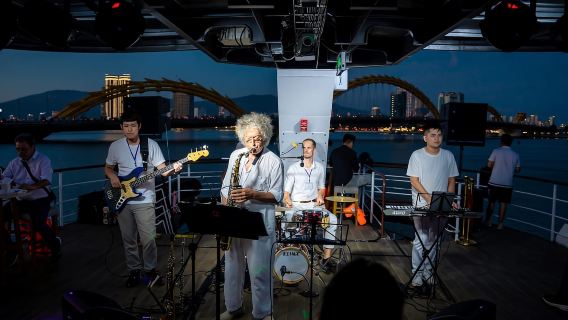 Da Nang: crociera Poseidon con cena e spettacolo sul Ponte dei Draghi