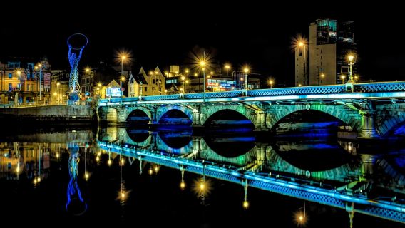Belfast: Tur Sepeda Air Malam Hari Berpemandu di Sungai Lagan