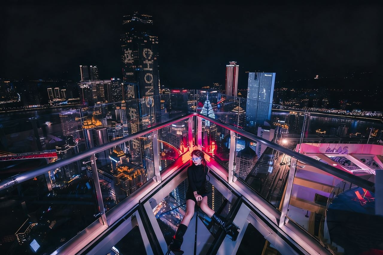 Chongqing World Trade Center • Sky View Terrace 131 Ticket (360° Panoramablick auf die Bergstadt + Blick aus der Höhe der Wolken + immersives Fotografieren an angesagten Sehenswürdigkeiten + Hochgelegenes Fotoshooting)