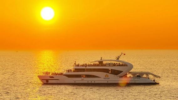 ทัวร์พระอาทิตย์ตกบนเรือยอชท์หรูฟูก๊วก นอติลุส บุฟเฟ่ต์อาหารเย็น+การแสดงดนตรีสด+ปาร์ตี้ JD