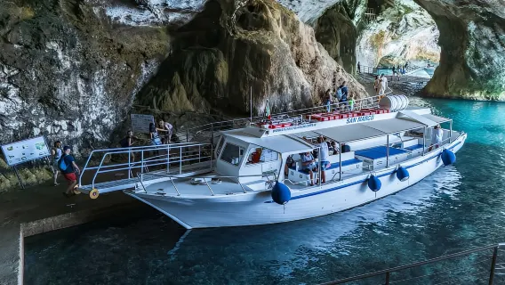 Dari Cala Gonone: Trip Bot ke Grotta del Bue Marino