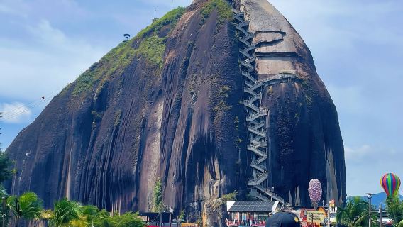 Medellín: Guatapé-reis, lunch, cruise & Piedra del Peñol