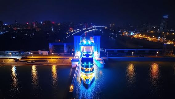 宜昌長江夜遊遊船『過葛洲壩船閘·含船票+回程車』體驗水漲船高