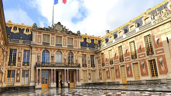 Versailles Small Group Guided Tour with Tranportation from Paris