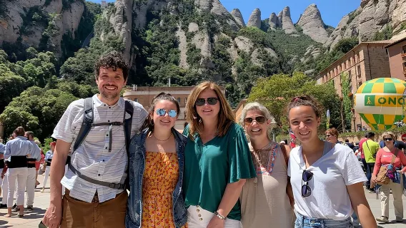 Tour privato di Montserrat con accesso a La Moreneta e prelievo in hotel