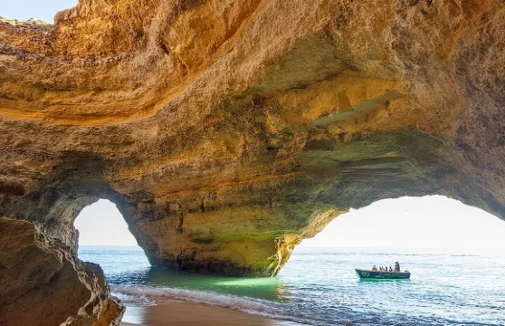 阿爾馬桑德佩拉出發的貝納吉爾洞穴之旅