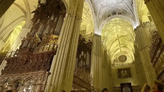 Small Group Tour to Cathedral and Giralda Direct Entrance