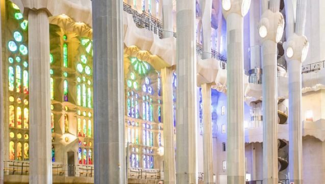 Sagrada Familia Guided Tour with Access to Passion Tower