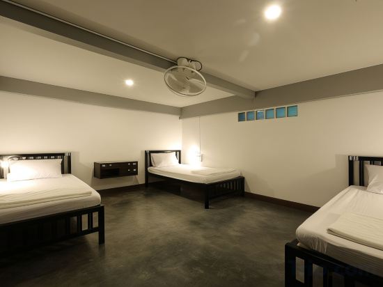 Balcony Party Hostel 18-40 Room Type - Triple Room With Shared Bathroom