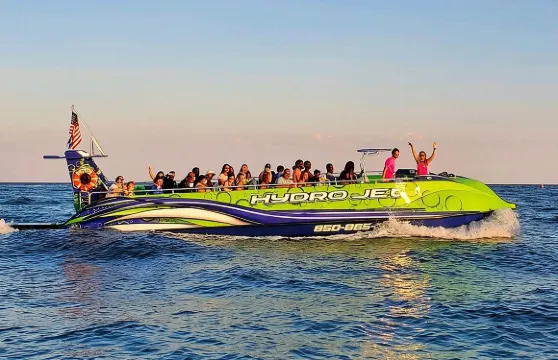 在佛羅裡達州德斯汀體驗海豚巡遊