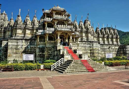Private Transfer From Udaipur To Jodhpur Via Jain Temple & Kumbhalgarh Fort