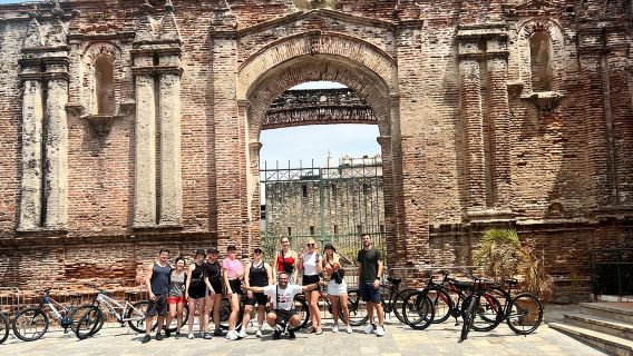 Bike tour in Old City and Panama City with local markets