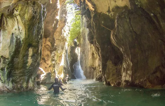 克里特島普拉基亞斯庫爾塔利奧蒂科峽谷瀑布浮潛之旅