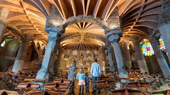 Eintrittskarten für die Gaudí-Krypta in Colonia Güell mit Audioguide