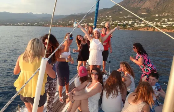 私人帆船派對及活動郵輪 4或7小時