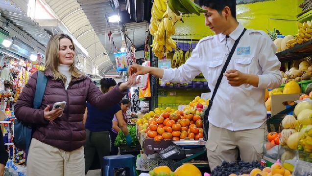 Food History + Local Markets Tour & Fruit Tasting