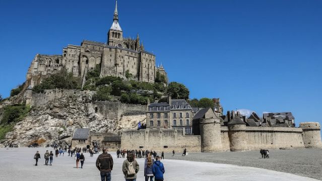 Mont-St-Michel: Private Walking Tour "Abbey Ticket Included"