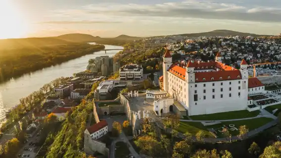 Bratislava & Budapest 1-day Tour from Vienna