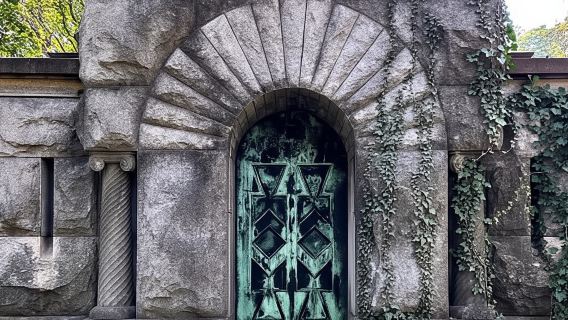 Chicago: Graceland Cemetery Guided Walking Tour