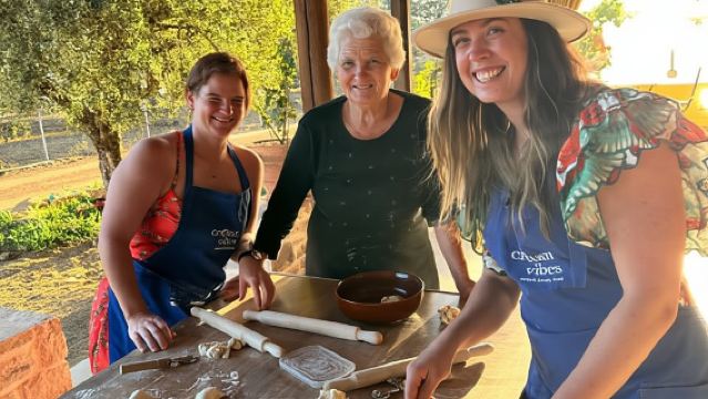 Moires: Cooking Class and Olive Oil Tasting at a Family Farm