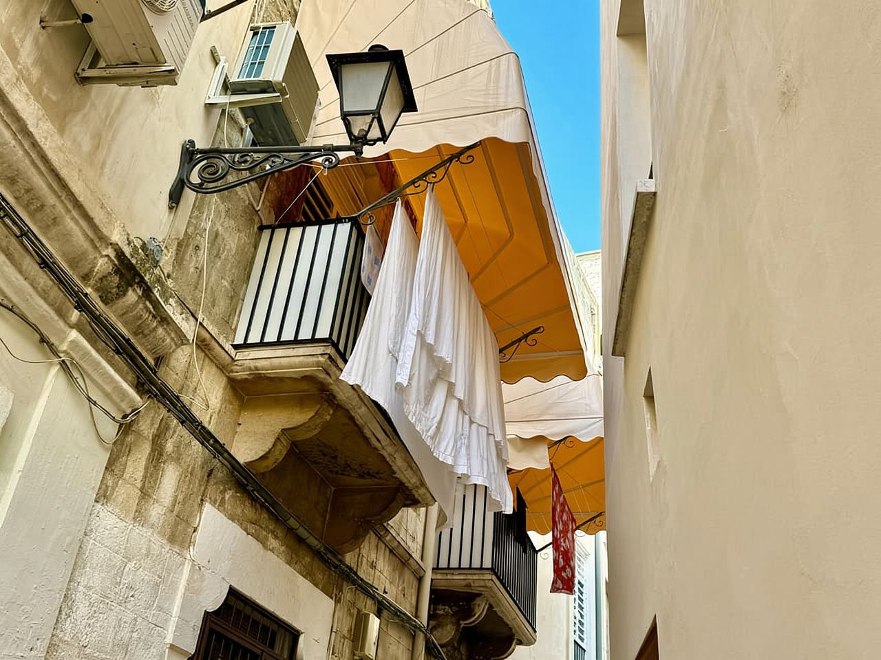 Bari: Guided Walking Tour with A Special Treat