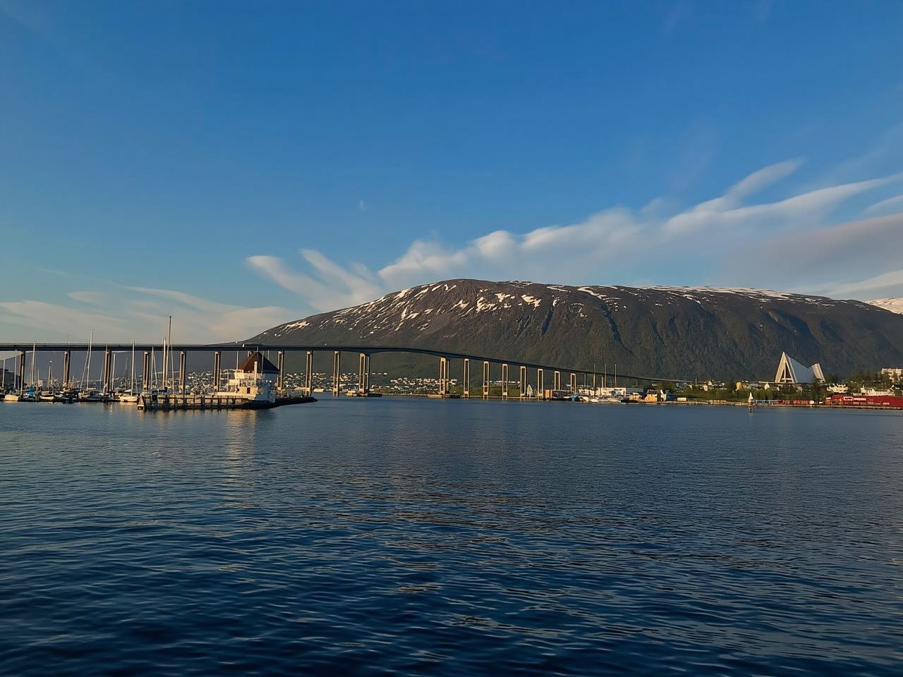 Tromsø: 2-Hour Island Tour Cruise with Snacks and Drinks