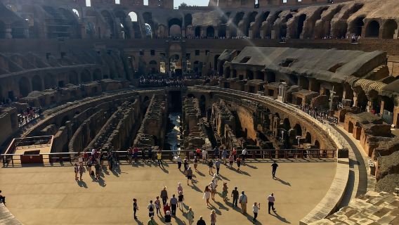 Roma: Tur Grup Arena Gladiator Colosseum dan Forum Romawi