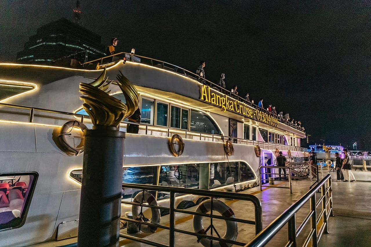 กรุงเทพฯ: ล่องเรือดินเนอร์บุฟเฟต์สุดหรู Alangka พร้อมดนตรีสด