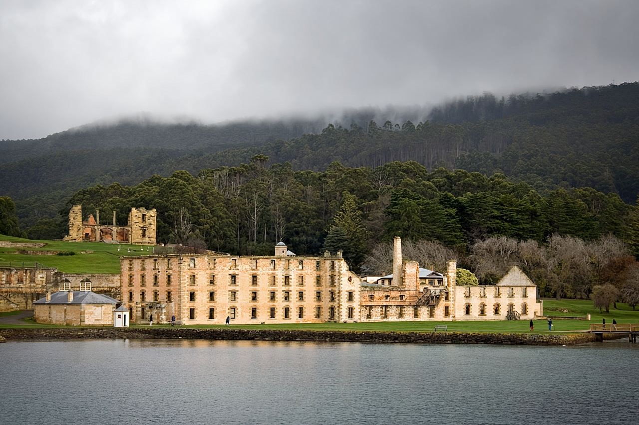 Port Arthur Historic Site shuttle bus [optional airport transfer/optional round-trip or one-way/optional including Port Arthur admission ticket]
