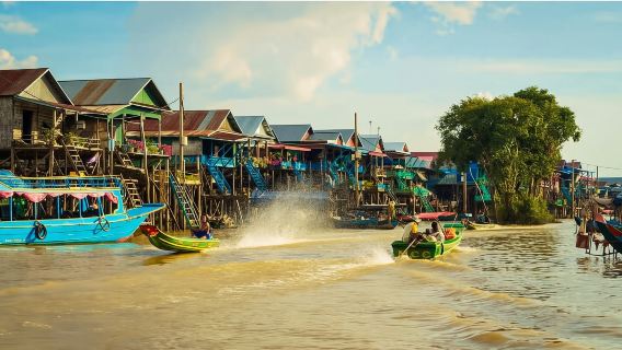 Siem Reap Round-Trip: Kompong Phluk Floating Village Tour · English Group