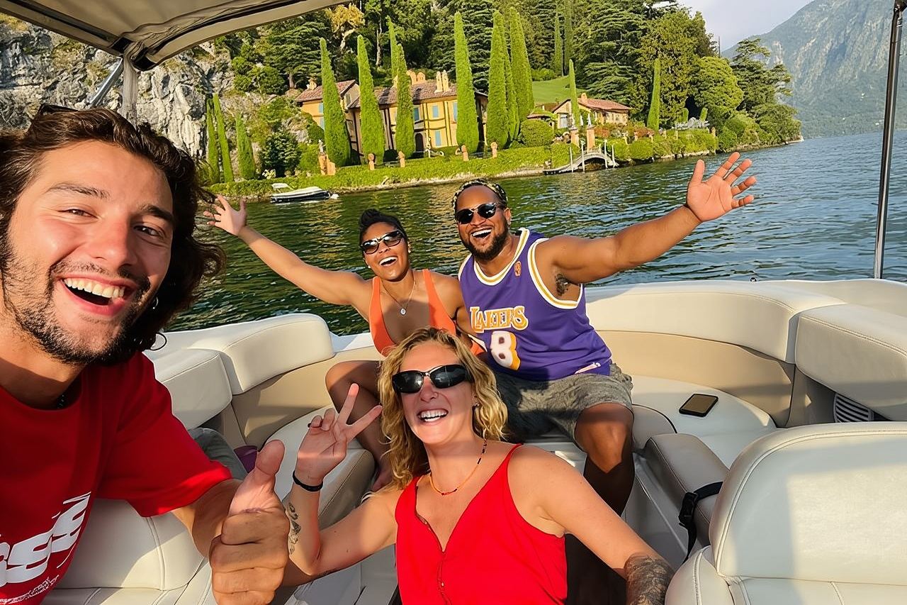 Tour guidato privato in motoscafo sul Lago di Como da 1H a 4H