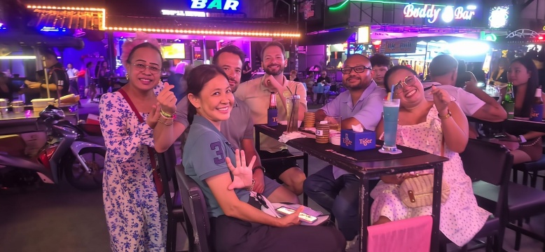 Pattaya: Atap Gedung, Klub Malam, Pasar Malam & Jalan Kaki