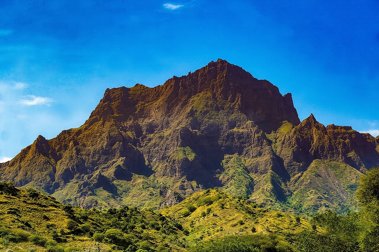 健行：Monte Tchota 自然公園 - Pico D'Antónia (1394m) - Longueira