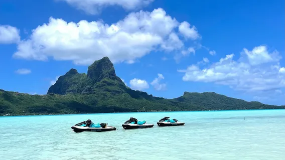 Tour por la isla de Bora Bora en moto acuática