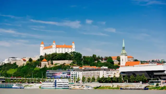 Bratislava & Cruise 1-day Tour from Vienna