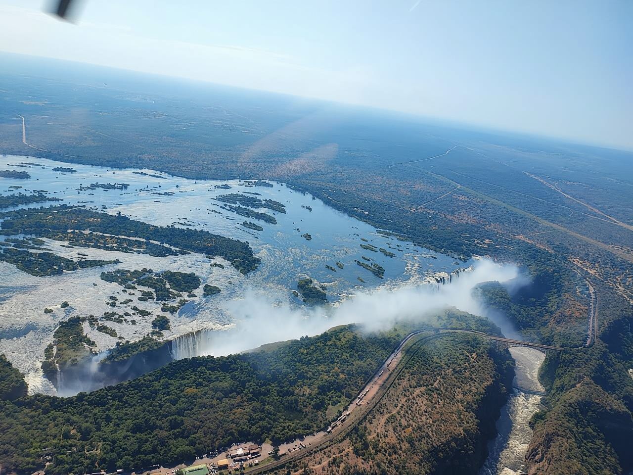 Cascate Vittoria: volo in elicottero (vista aerea delle cascate)