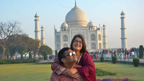 From Delhi Airport: Taj Mahal Day Trip with Optional Fort