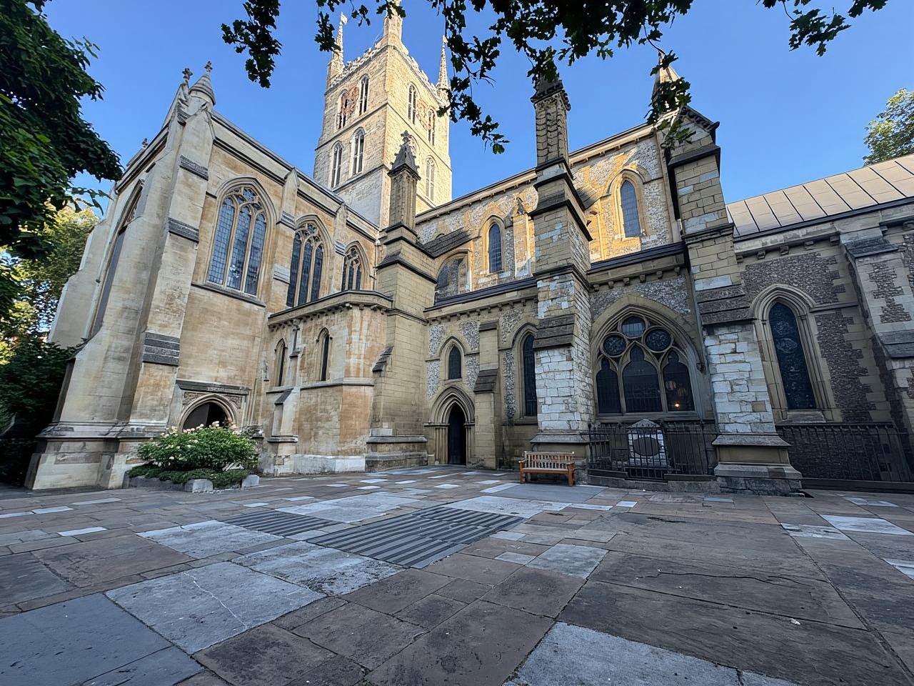 London: Southwark and Tower Hill Guided Tour