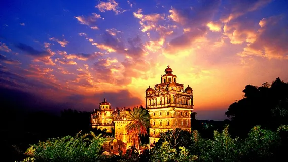 excursión de un día al grupo de Diaolou de la aldea Zili en Kaiping, Jiangmen y Chikan, Guangdong, centro turístico internacional de China en el extranjero.