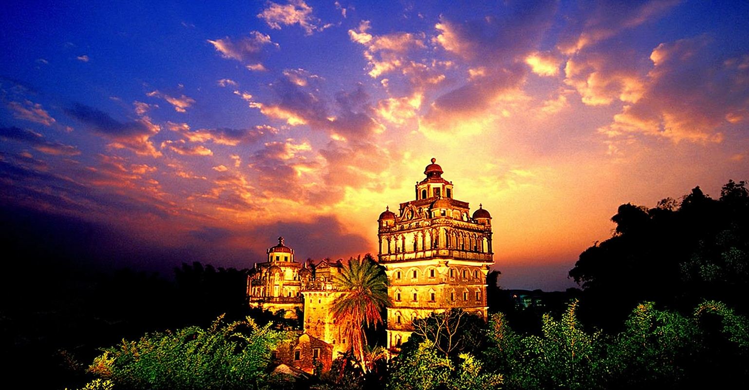 Tour di un giorno a Jiangmen: Villaggio Zilicun con le torri diaolou di Kaiping + Chikan · Resort turistico internazionale per gli emigranti del Guangdong