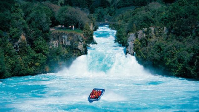 紐西蘭奧克蘭來回：陶波+湖卡瀑布+飛機麥當勞中文包車行程可調