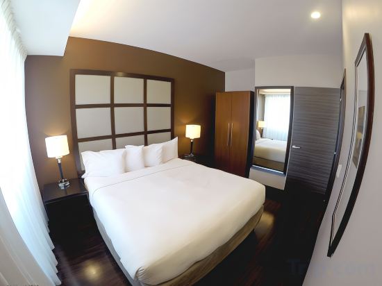 M Montreal - Hostel Room Type - Queen Room