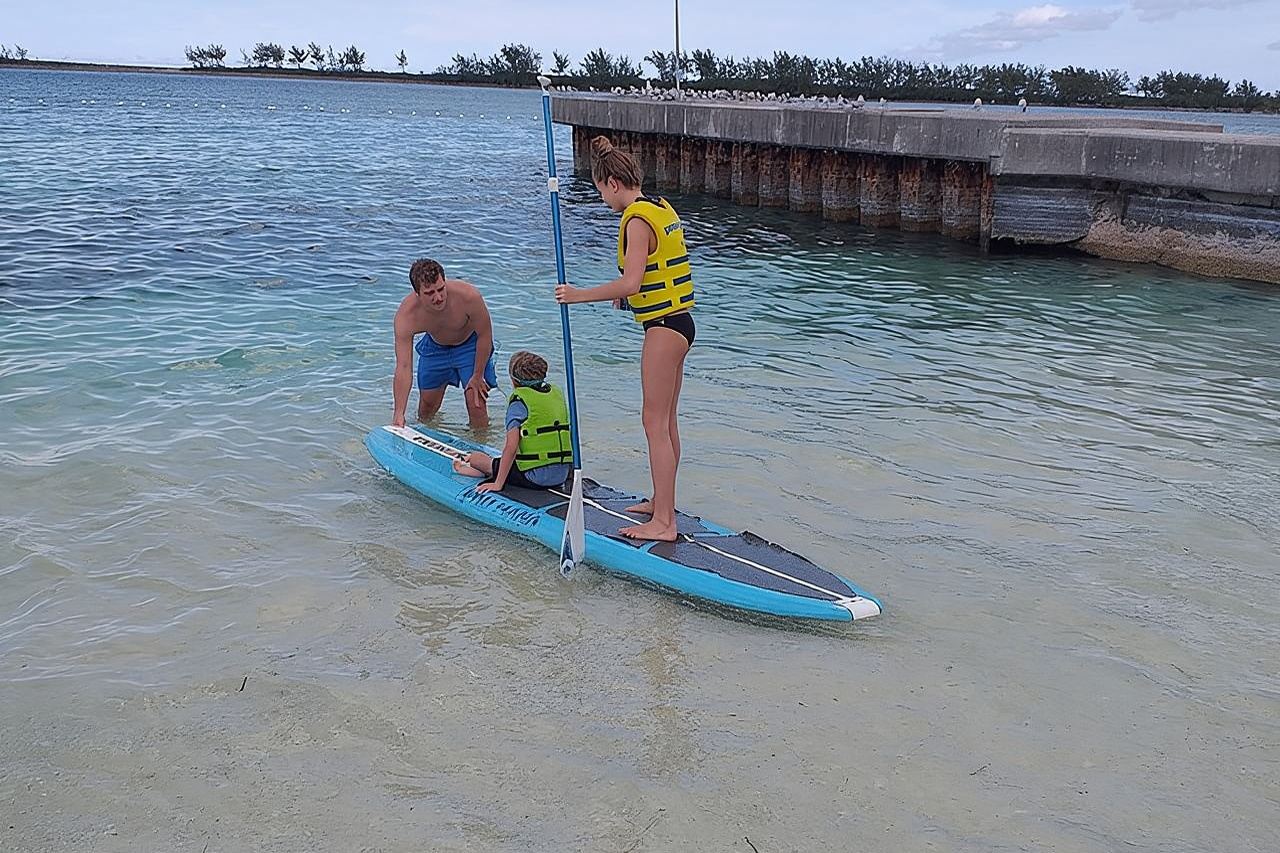 Pacchetto di sport acquatici di un giorno intero Bahama Kayak a Junkanoo Beach
