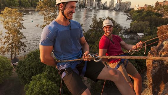 Kangaroo Point cliff rappelling experience in Brisbane, Australia 6629