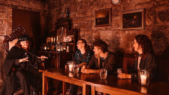 Ghosts and ghouls evening walking tour of Edinburgh