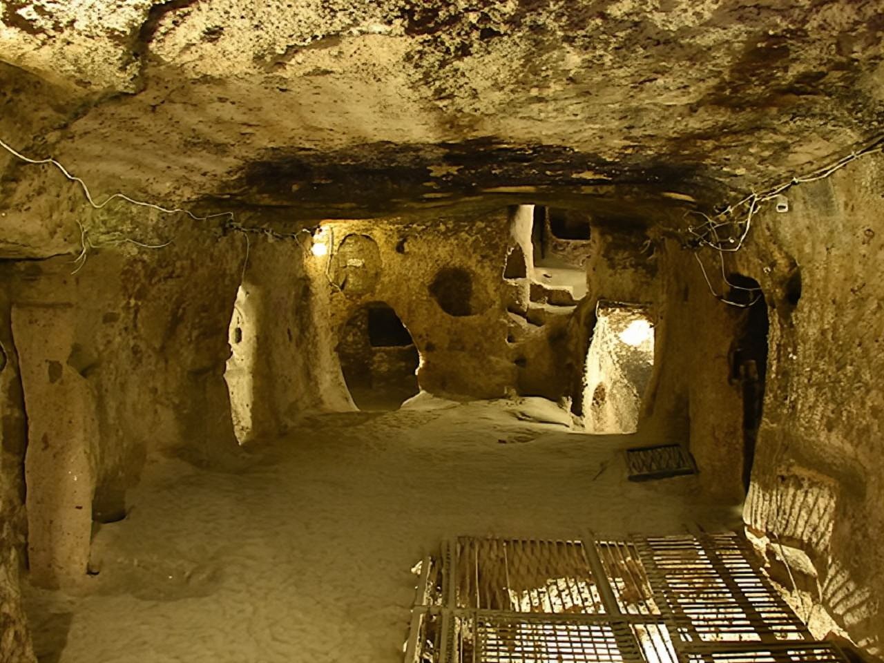 CU CHI TUNNEL HALF DAY SMALL GROUP TOUR