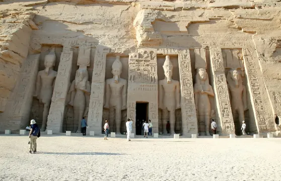 盧克索：阿布辛貝神殿之旅（從盧克索出發，送至阿斯旺，包含兩座神殿參觀）