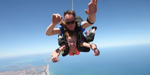 墨爾本跳傘市區聖科達大洋路亞拉河谷跳傘【15000英尺+60秒自由落體+專業基本設備·專業教練陪同】